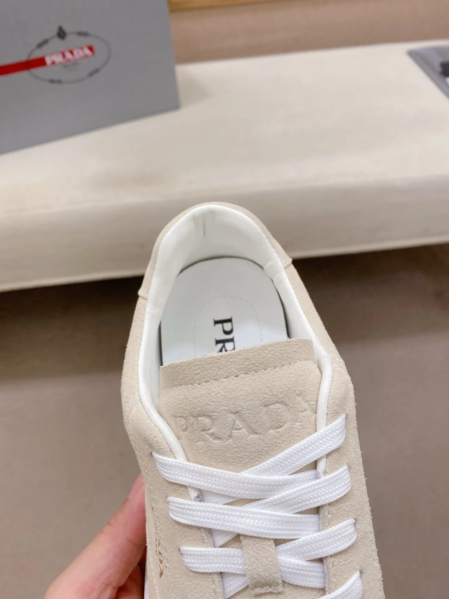 Men's shoes 💰 580💰 ✔️✔️✔️High version High-quality new PRADA counters are launched simultaneously. The new men's shoes and 😘fabric are selected suede cowhide and are made by pure handicrafts. Lining: Full cowhide lining. 👍🏿 High-end ☄️ air-cushion molded anti-slip rubber outsole, exquisite lines, simple and elegant, comfortable and high-end for leisure travel. Code number: 38 to 44